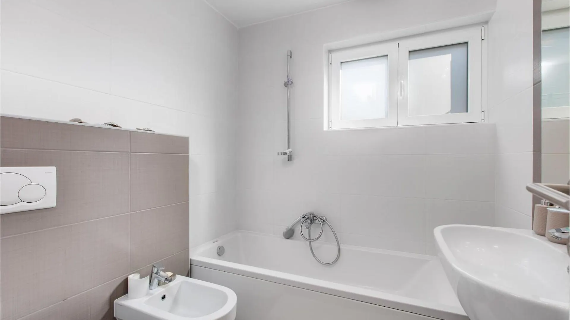 3 Bedroom Stunning Home In Malinska 0*,